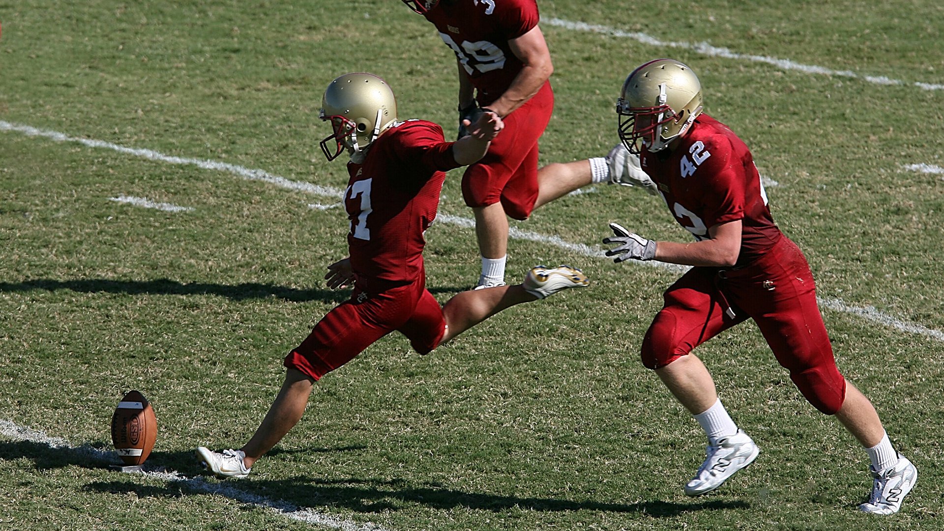 mk官网中国官网-LPL海外粉丝群体不断扩大中文解说走向世界，英雄联盟国外解说视频